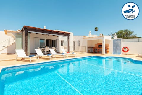 Cozy villa with heatable pool and BBQ