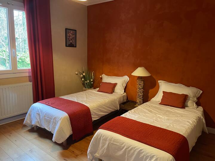 2 x 90 см легла или 1 x 1,80м легло