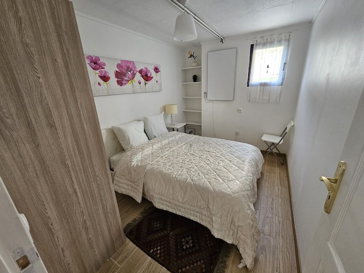 bedroom with double bed