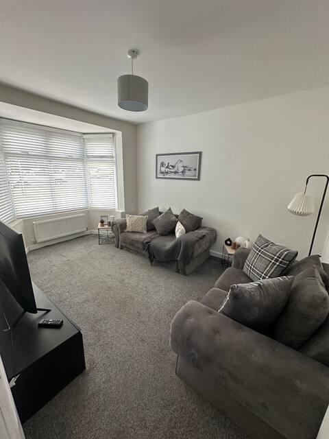 Top Airbnb: Modern 3BR Home | Parking | Near QE & Uni in Harborne