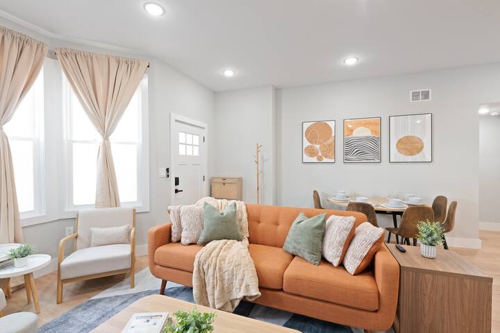 Modern 4BR w/ Yard+Gameroom|PATH+Bus Access to NYC gallery image 4