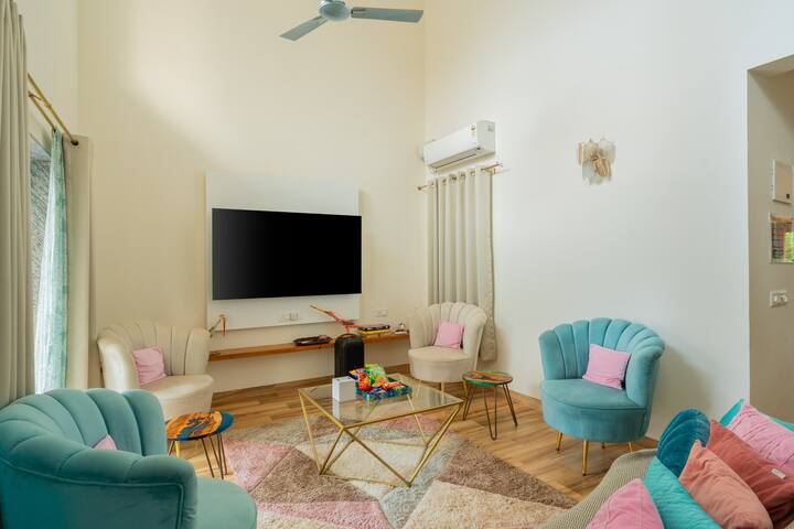 Living room image 10