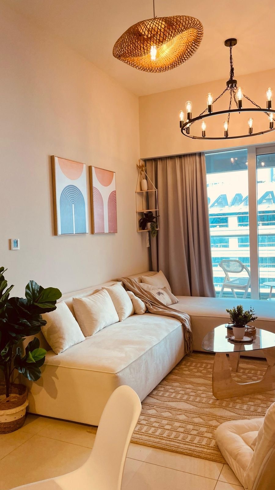 Top Airbnb: Boho 2bed canal view-BurjKhalifa- walk- Dubai mall in Business Bay