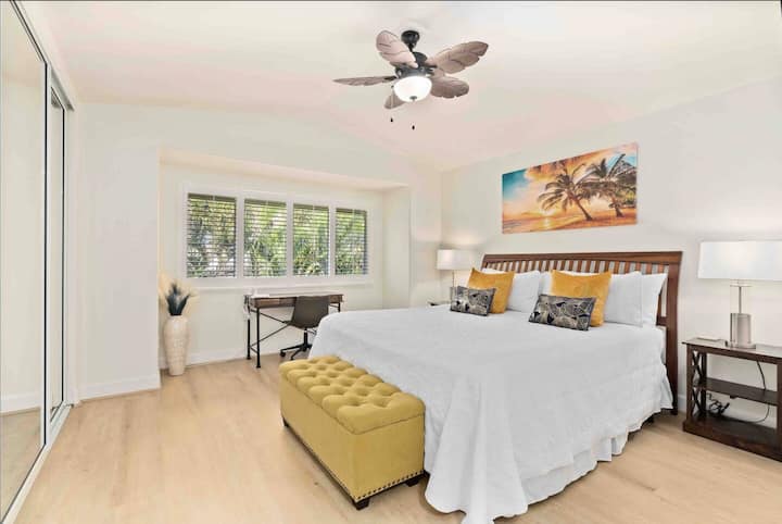 Tropical Hillside Escape - Kapolei, HI