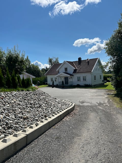 Large and practical villa in rural surroundings