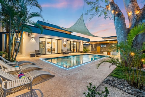 Luxury 4BR & Pool | Playa Grande | 300m to Beach