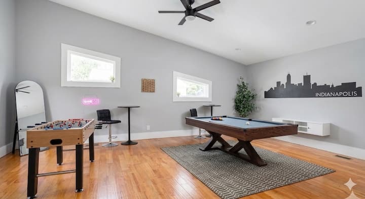 Chic Downtown Retreat – Breweries, Murals & Music - Indianapolis