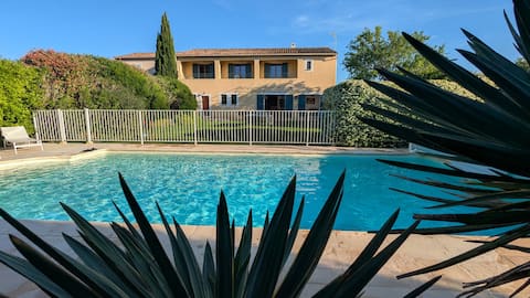 Le Mas des Oliviers – Swimming Pool & Relaxation