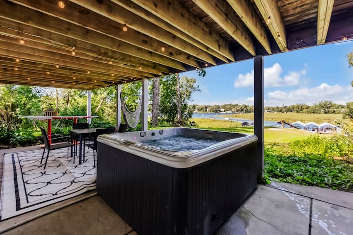~Relax in the Hot Tub Overlooking Lake Minnetonka! gallery image 2