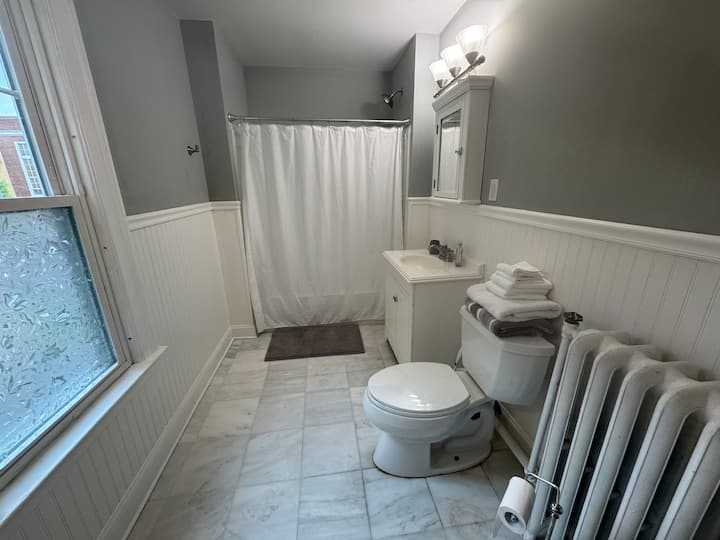 Cozy West End Studio Room - West Hartford, CT