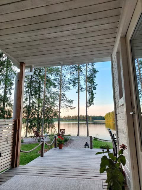 Cozy cottage by the lake