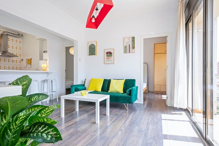 Sunny Lemon Suites Metro L2