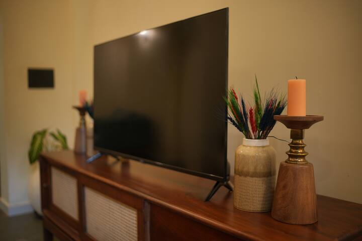 Living room image 7