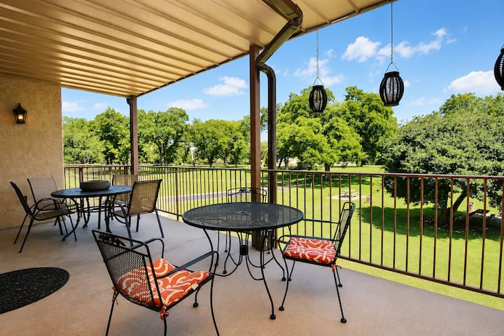 Hill Country Hideout | 4bdrm | Newly Remodeled - New Braunfels, TX