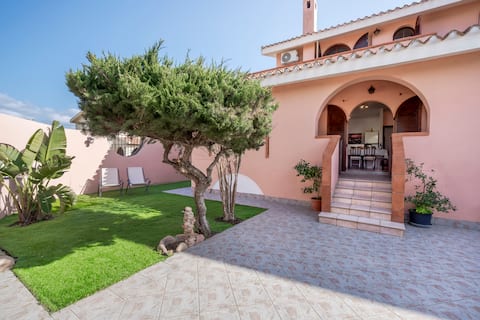 Villa Ornella garden, 3 bathrooms, 1 minute from the sea