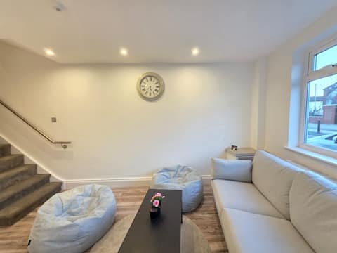 Successful Airbnb property: #18 Anfield 5 min walk Sleeps 7 4BR 5Bed 3Bathrms in Liverpool