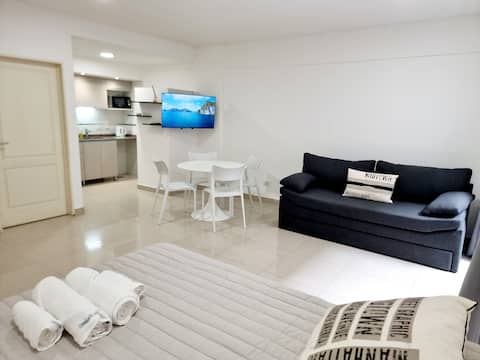 Successful Airbnb property: Almagro, Parque Centenario, subway, bus in Almagro