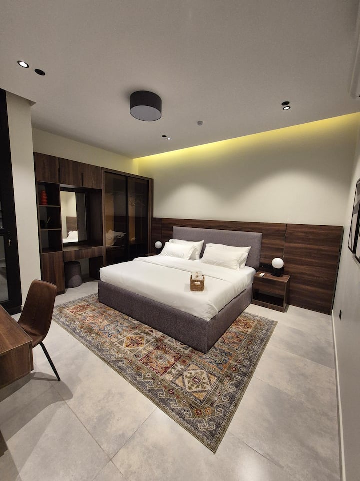 Veliki bračni krevet s dvostrukim plahtama za čistoću✨️