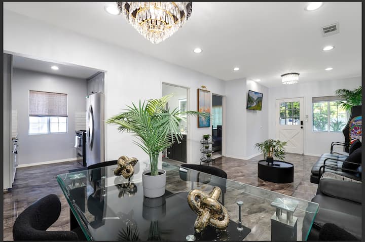 *Two-home Remodeled 1-acreestate, Luxury Compound - Downey, CA