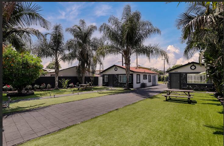 *TWO-HOME Remodeled 1-AcreEstate, Luxury Compound gallery image 2