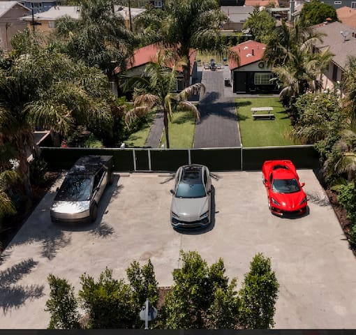 *TWO-HOME Remodeled 1-AcreEstate, Luxury Compound