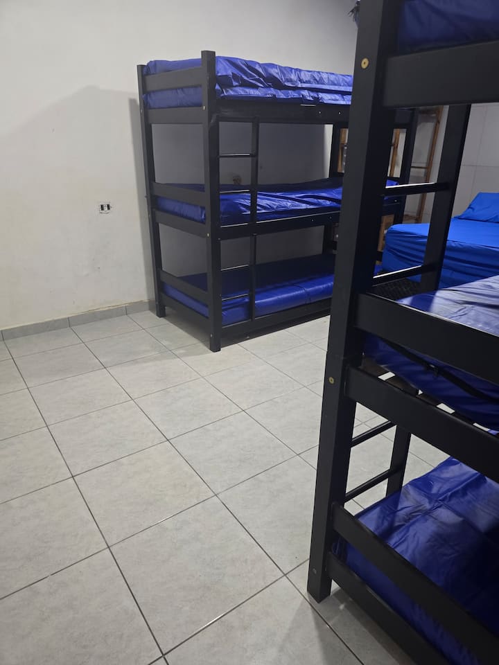 SMJEŠTAJ ZA 12 OSOBA

SVI MADRACI SA ZAŠTITNOM NAVLAKOM 