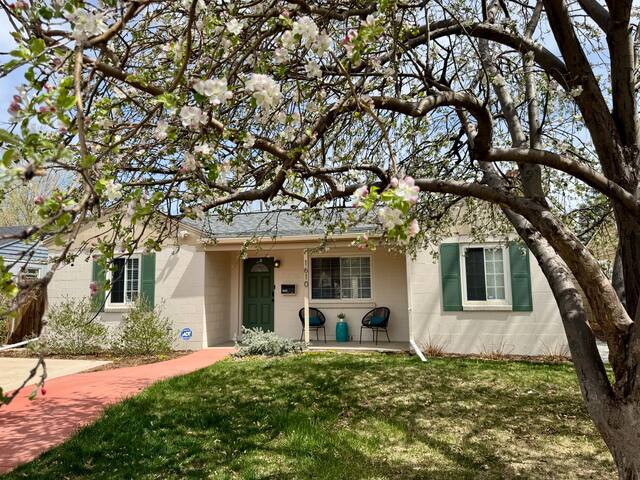 Central Charming Oasis – Hot Tub | Fire Pit | BBQ gallery image 5