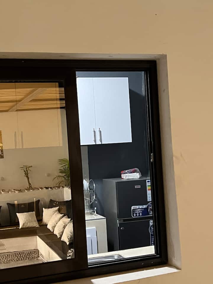 Luxueuse Petite Chambre, Climatisation,smart Tv - Dakar