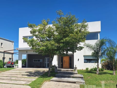 Impressive house in Puertos del lago, Escobar, BSAS