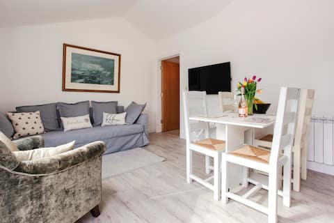 Top performing Airbnb: Willow Cottage in Nettlestone And Seaview