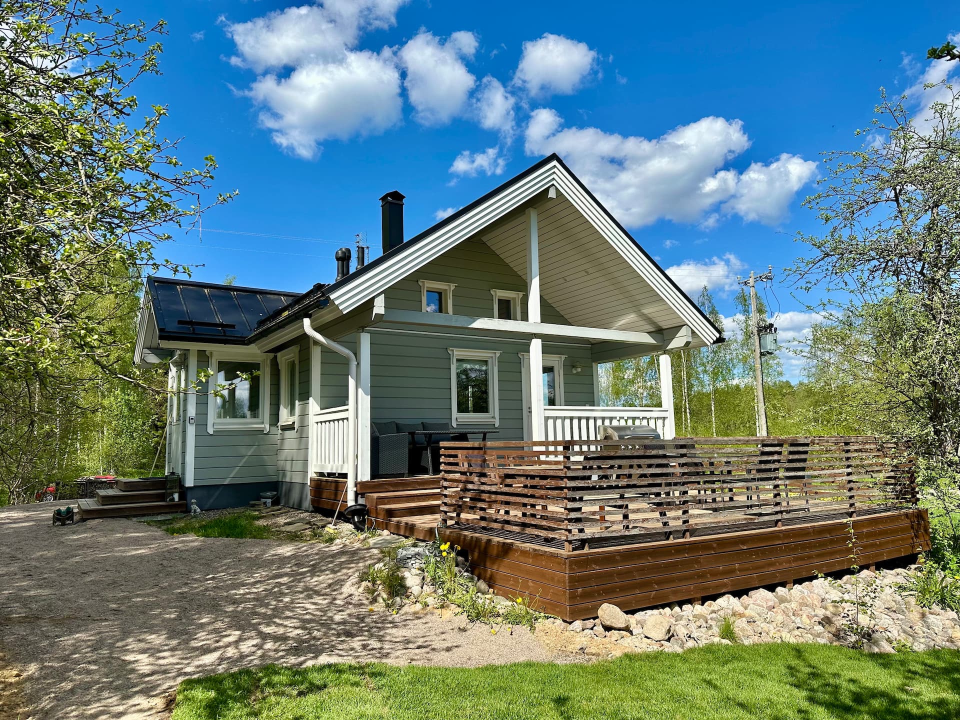 Compact log cabin in Vuolenkoski