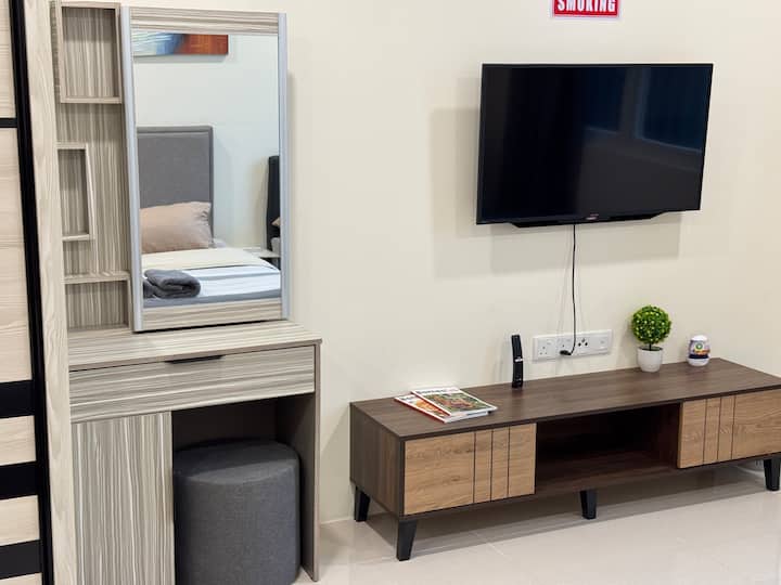 4 Pax - Scenic Riverfront Studio B @ Kuching City - Sarawak