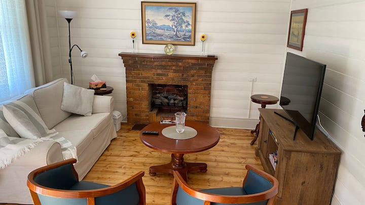 Bendigo Miner’s Cottage Centrally Located - Bendigo