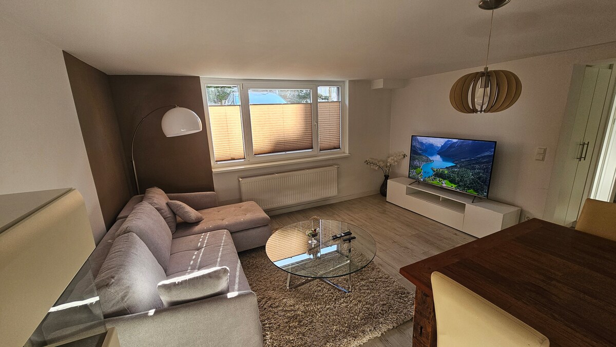Top Airbnb: Cozy basement apartment in a prime location in Kleefeld