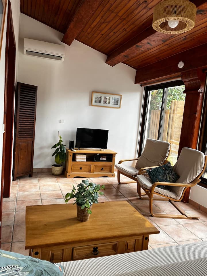 T2 Dans Une Villa Avec Terrasse Et Piscine - Var