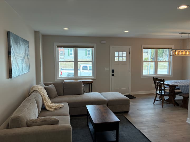 Fully Renovated, Walk Downtown! - Lake Geneva, WI
