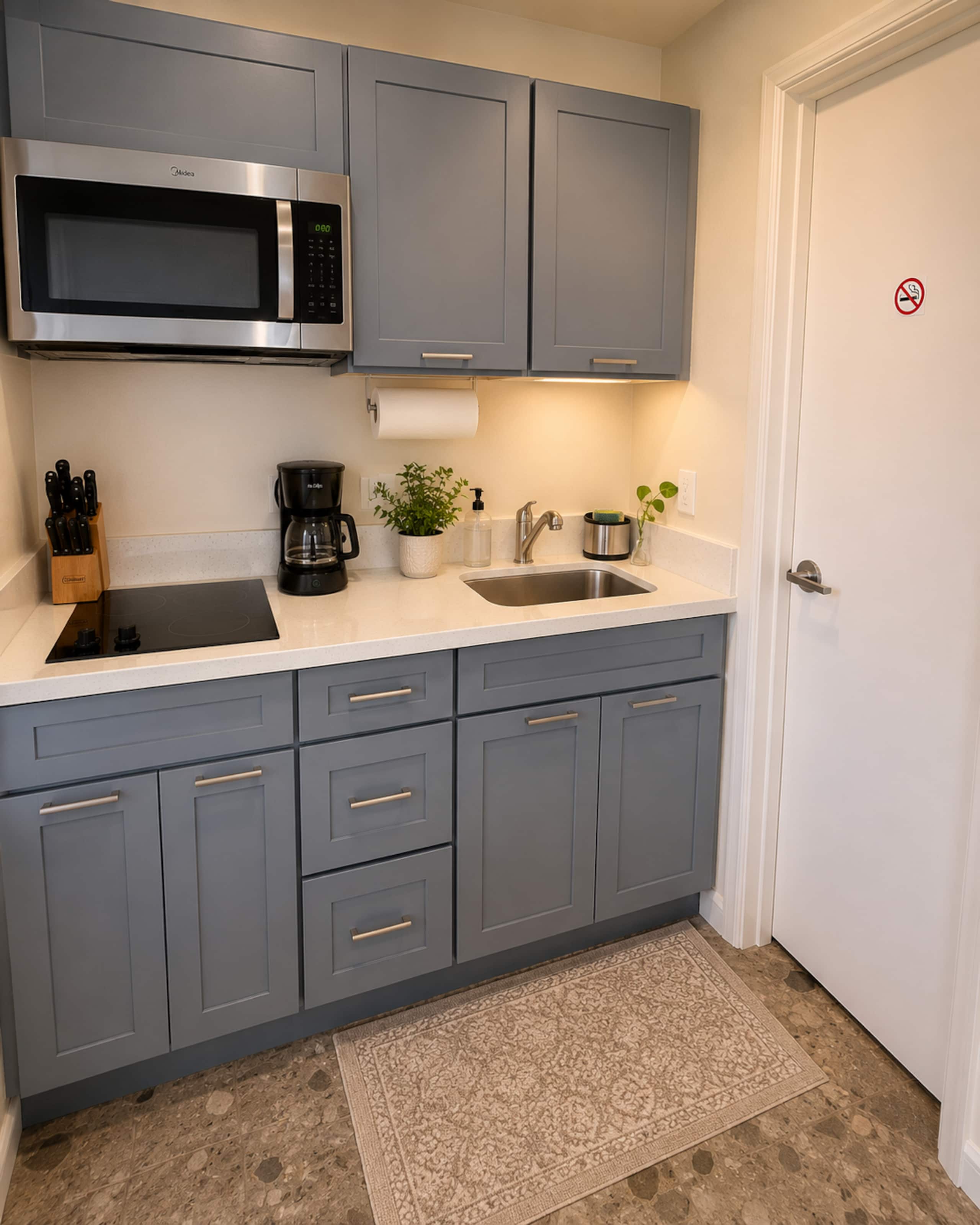 Condo in Honolulu · ★4.85 · 1 bedroom · 2 beds · 1 bath - Image 12