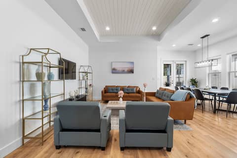 Top-earning Airbnb listing in Foley, 4 bedrooms