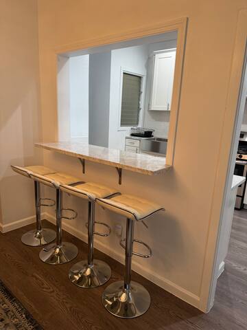 3 Bedroom 2 Bath Nob Hill Condo gallery image 5