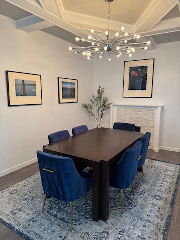 3 Bedroom 2 Bath Nob Hill Condo gallery image 3