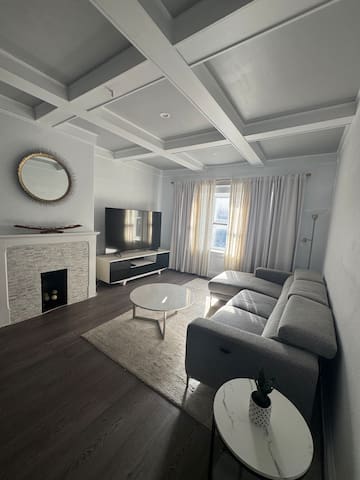 3 Bedroom 2 Bath Nob Hill Condo