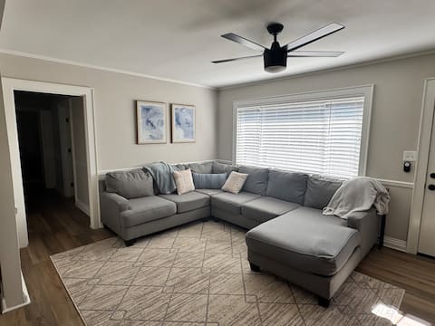 Successful Airbnb property: Robinhood’s 2 Bed, Pet Friendly Hideout near DT in Kannapolis