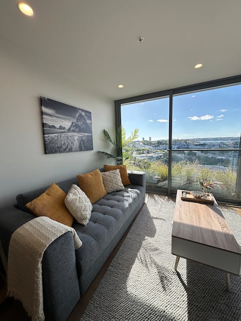 Top performing Airbnb: Stunning views of harbour bridge & free parking in Auckland City Centre