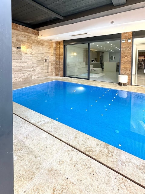 F3 High Standing with Pool, Sauna, Jacuzzi