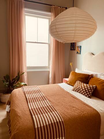 Luxe designer 4 bdrm pad in the buzz gallery image 5