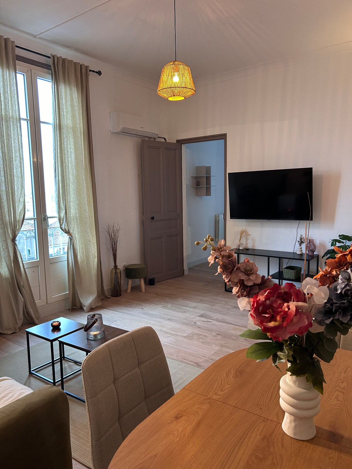 Airbnb performant: Cozy apartment in the city center à Nîmes