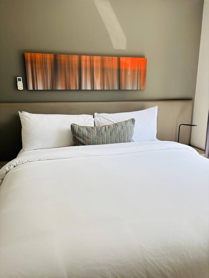 Krevat dopio "king size", çarçafë të butë pambuku