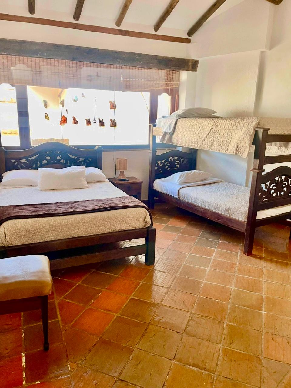 غرفة مريحة لأربعة أشخاص