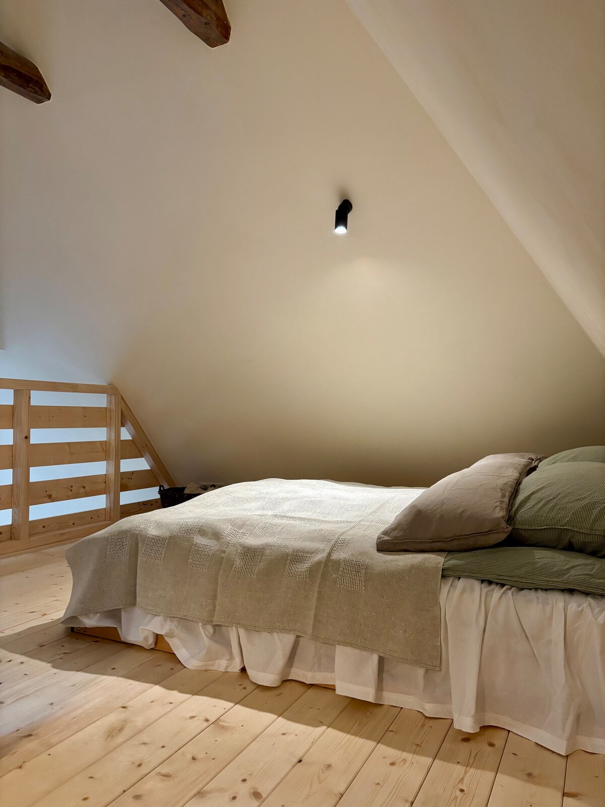 Schlafzimmer 1