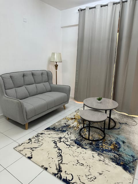 Cozy 2BR Apt, AxisAtrium Mall w/Pool Access/LRT